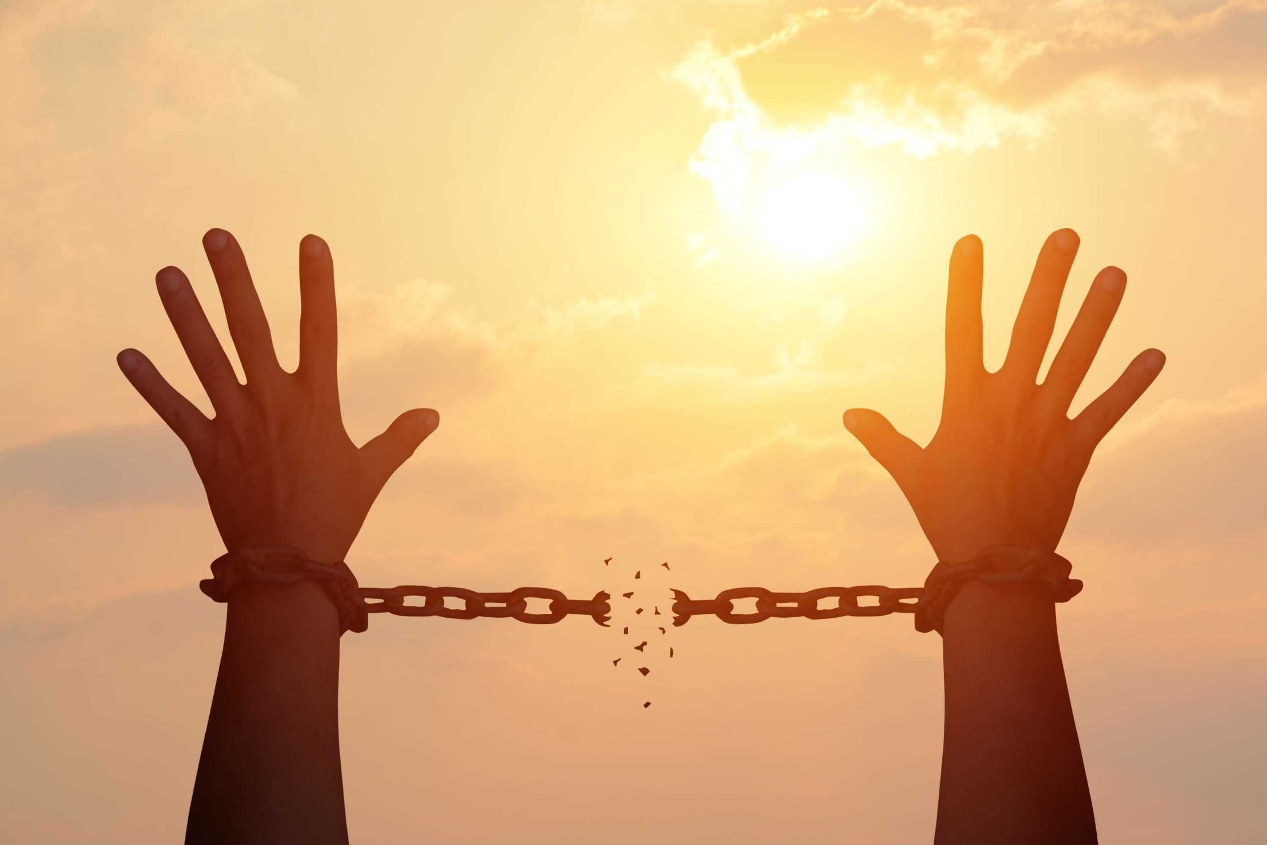 human-hand-chain-is-absent-get-free-1-scaled